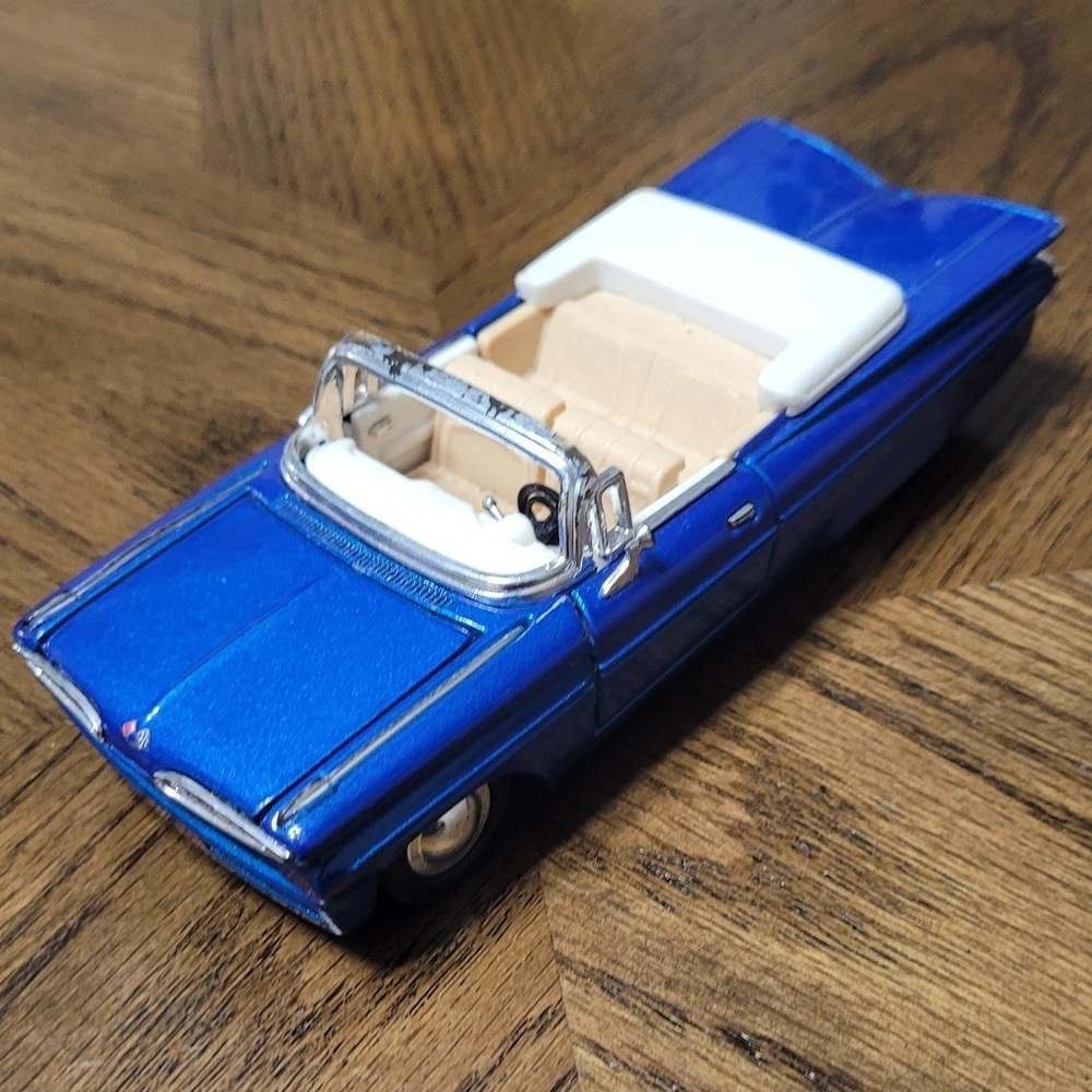 Blue 1959 Chev Impala Convertible Diecast Model Car SS5721 flaw no windshield